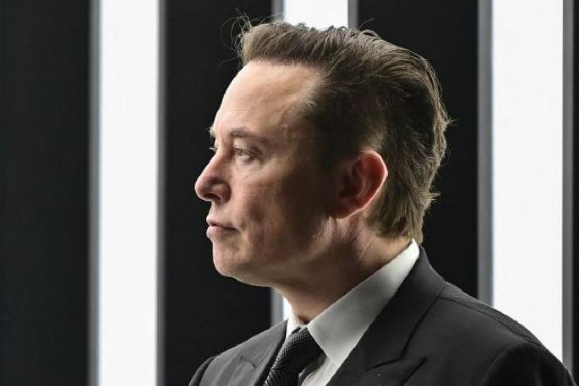 Илон Маск "серьезно подумывает" о создании собственной социальной сети.